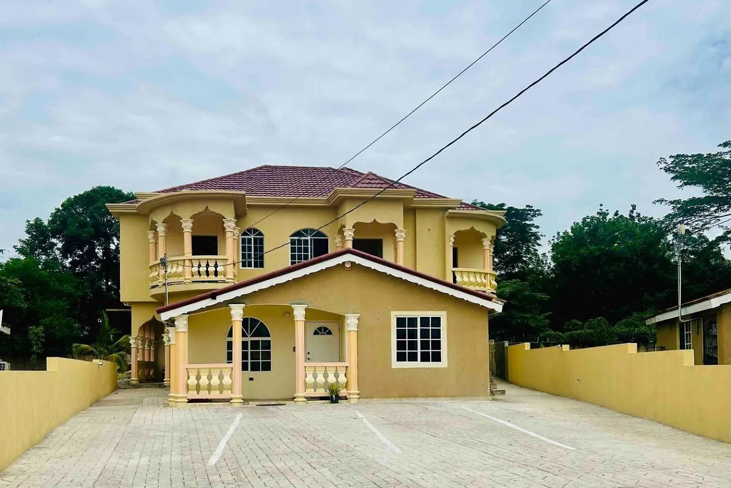 The Rest Stop- Gated Community-24 Hrs Security Montego Bay