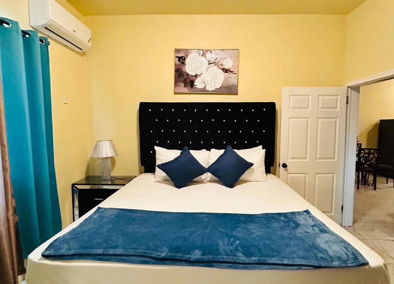 The Rest Stop- Gated Community-24 Hrs Security Montego Bay