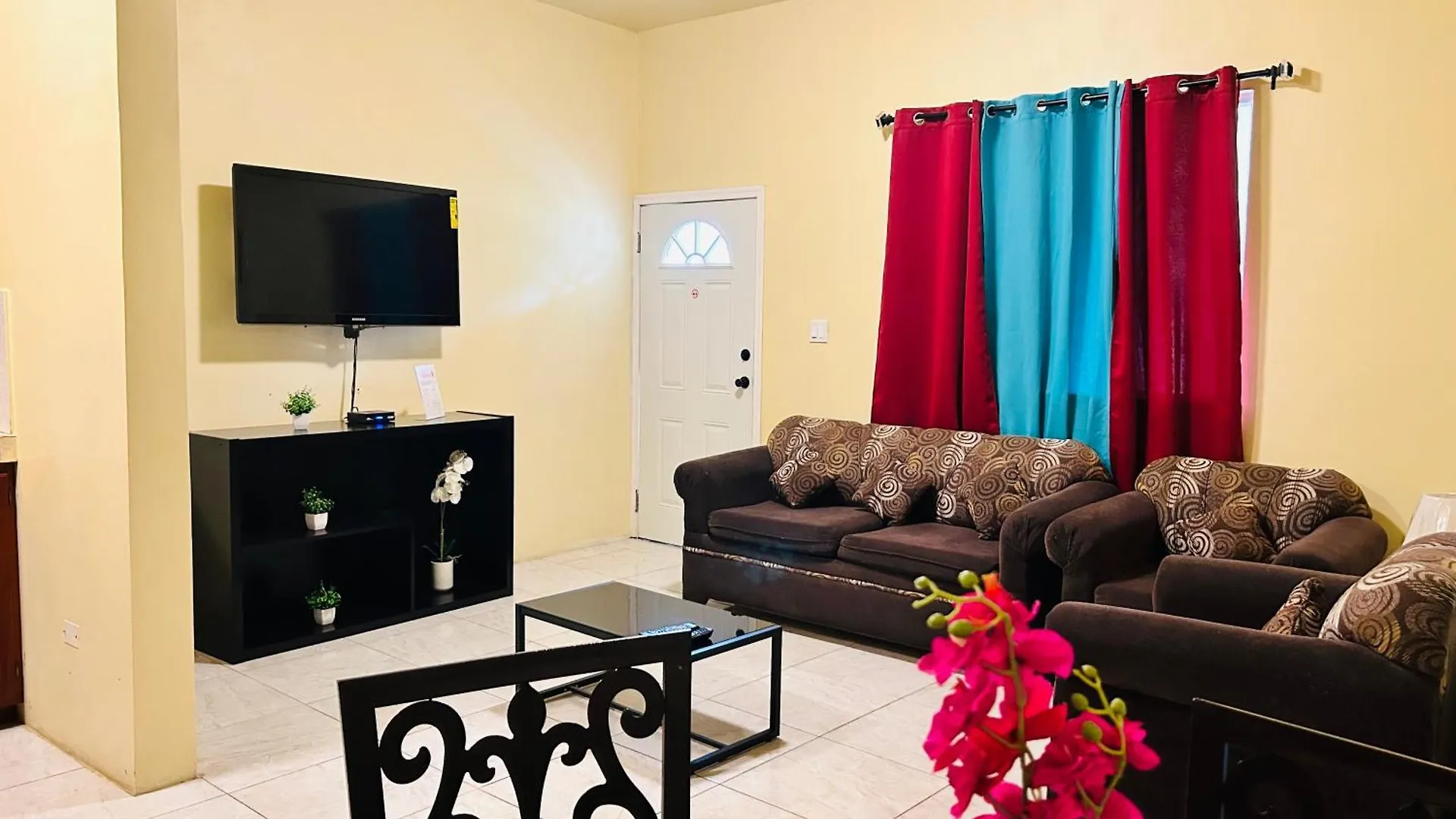 The Rest Stop- Gated Community-24 Hrs Security Montego Bay Feriehus
